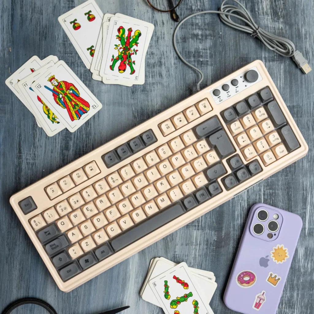 Teclado Noga RGB con Retroiluminación, en Español y Diseño Vintage