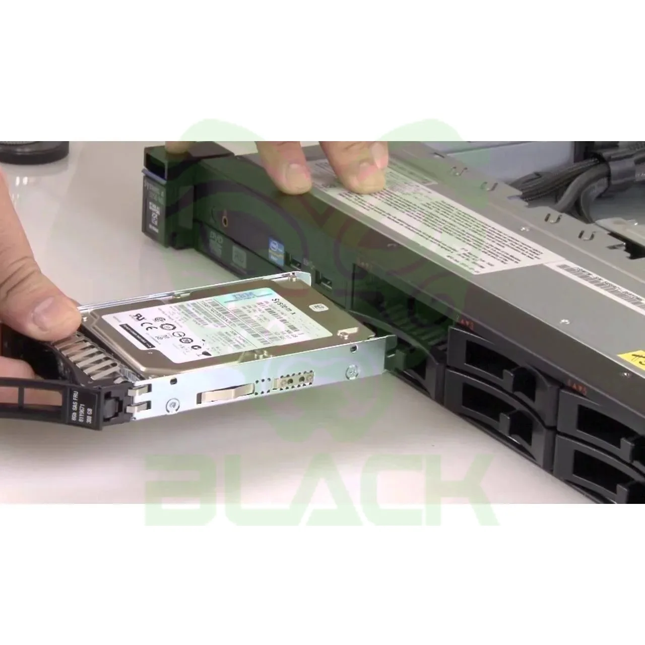 KIT DE ENSAMBLE IBM 3 X 2,5 IN HS HDD X3250M5