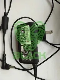 FUENTE / CARGADOR 19V - 2.15A (40W)