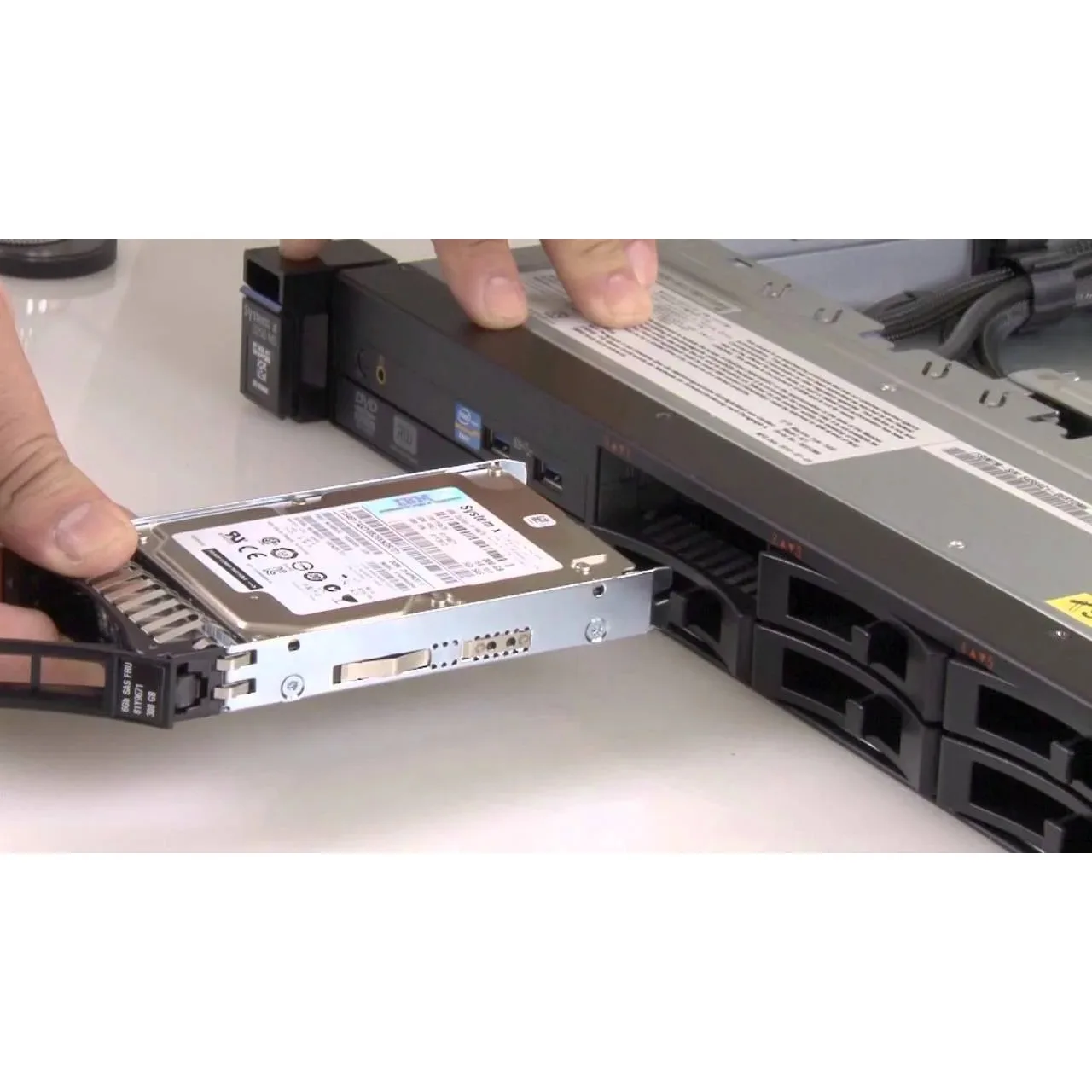 KIT DE ENSAMBLE IBM 3 X 2,5 IN HS HDD X3250M5