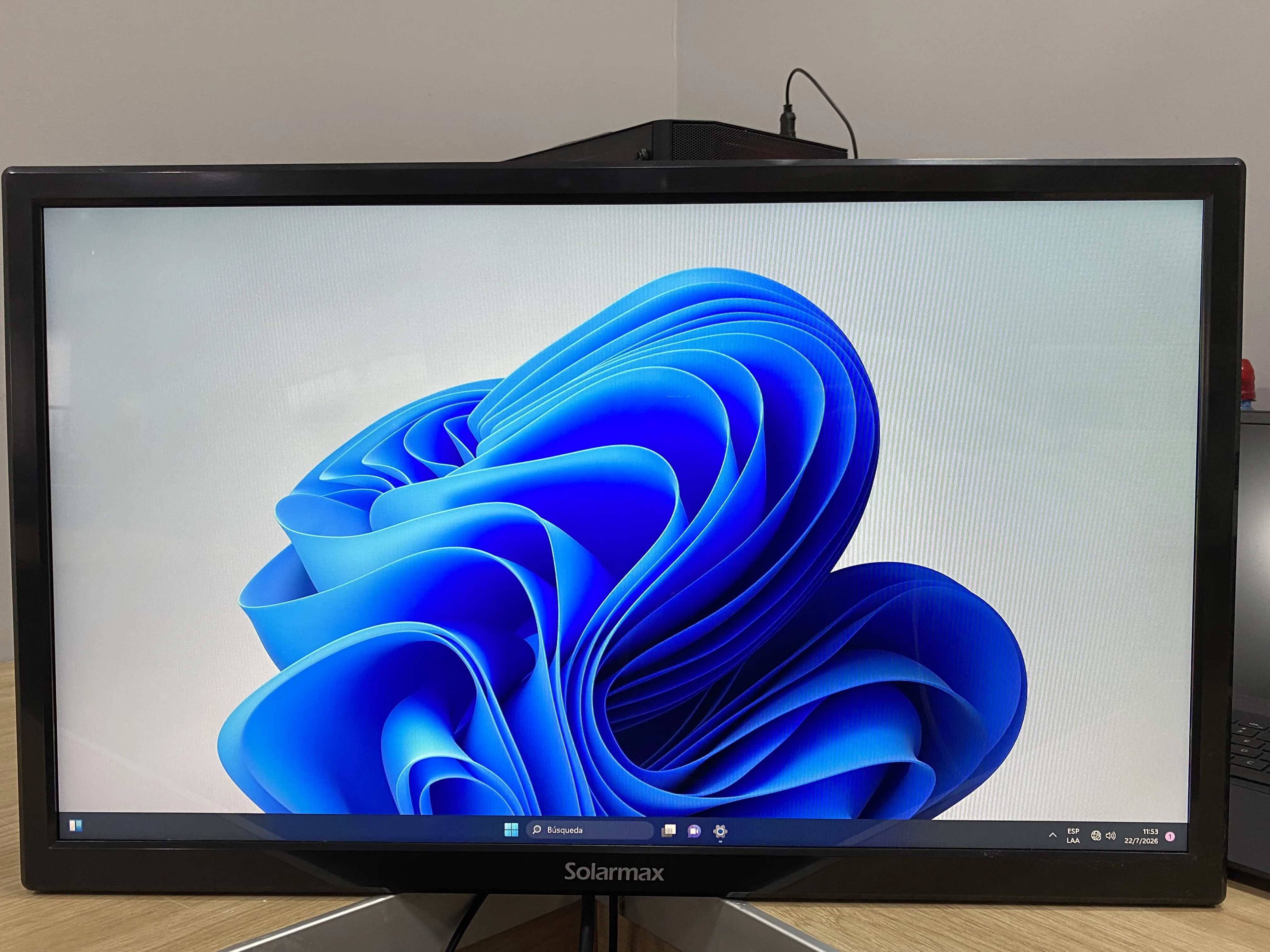 Monitor Solarmax Sx24f 24 Full Hd Hdmi Vga 5ms 75hz Pixel muerto zona derecha (Outlet)