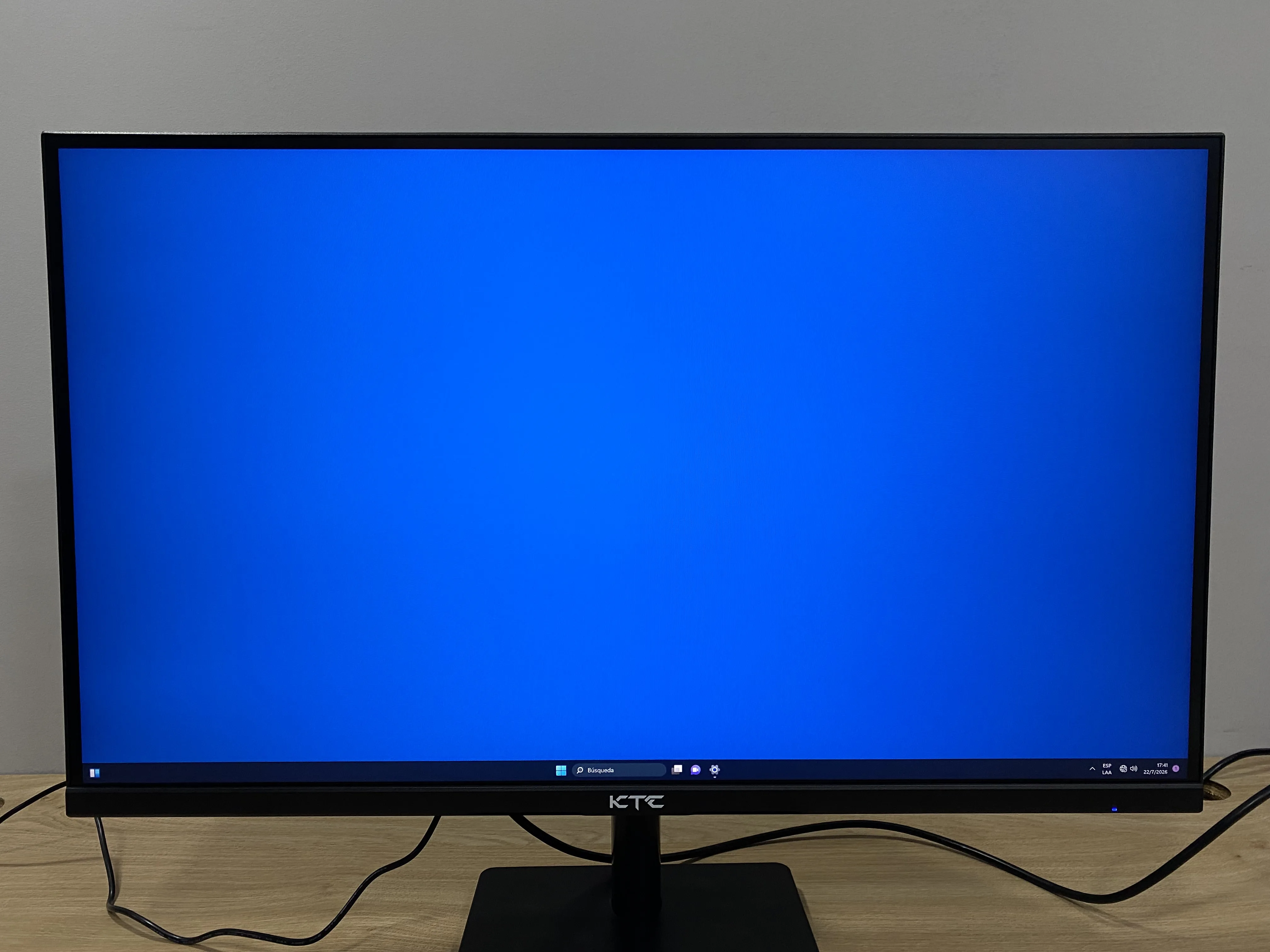 Monitor Gamer KTC 27DQ750 27 Pulgadas 2K QHD 100Hz IPS HDR10 No Detecta HDMI Al Encender (Outlet)