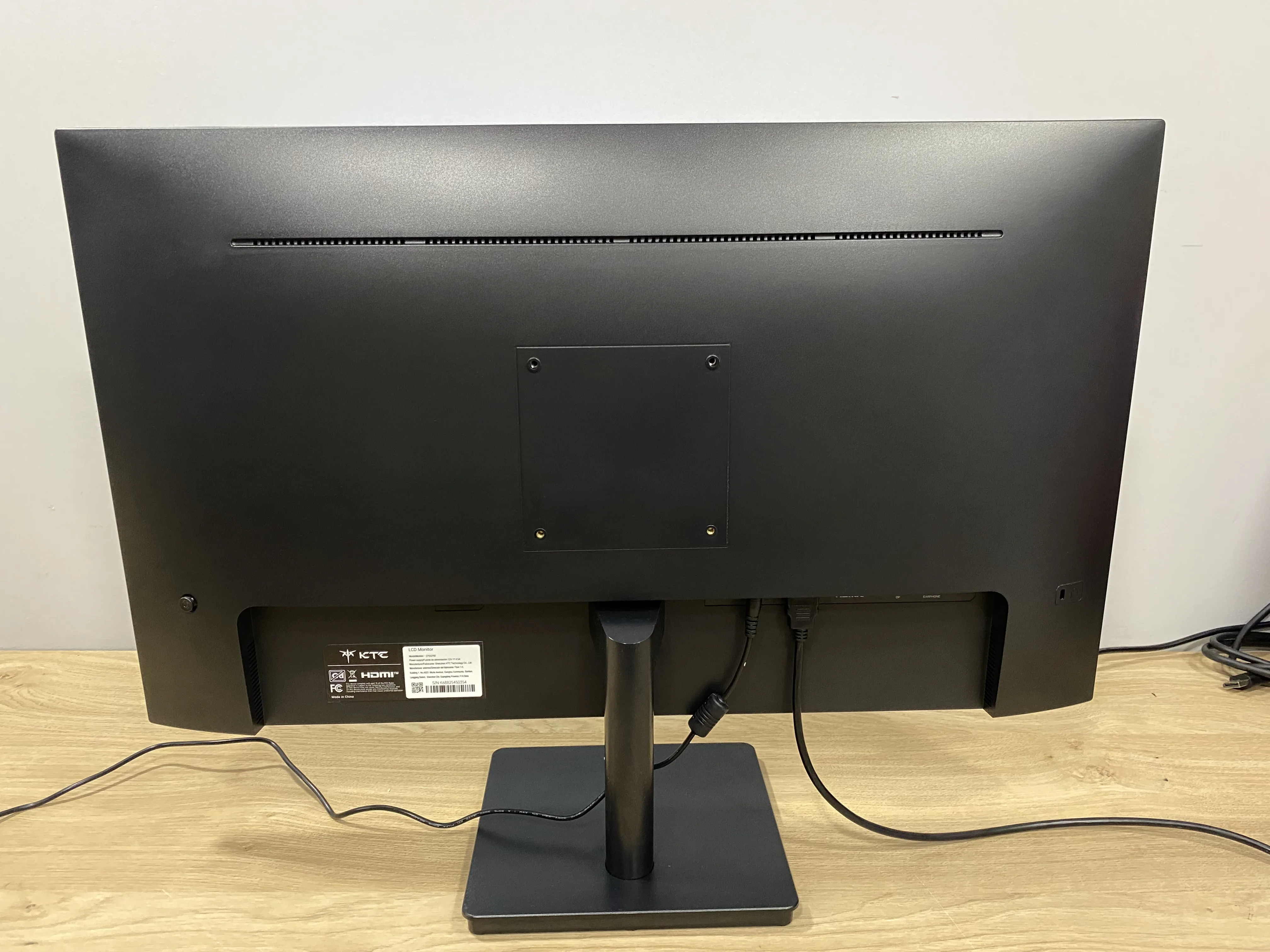 Monitor Gamer KTC 27DQ750 27 Pulgadas 2K QHD 100Hz IPS HDR10 No Detecta HDMI Al Encender (Outlet)