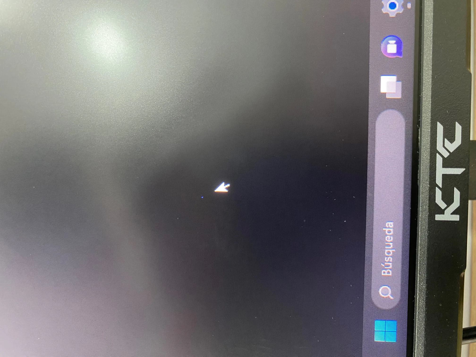 Monitor KTC 24GR680 24 Pulgadas 1 PIXEL QUEMADO PARTE INFERIOR CENTRO (Outlet)