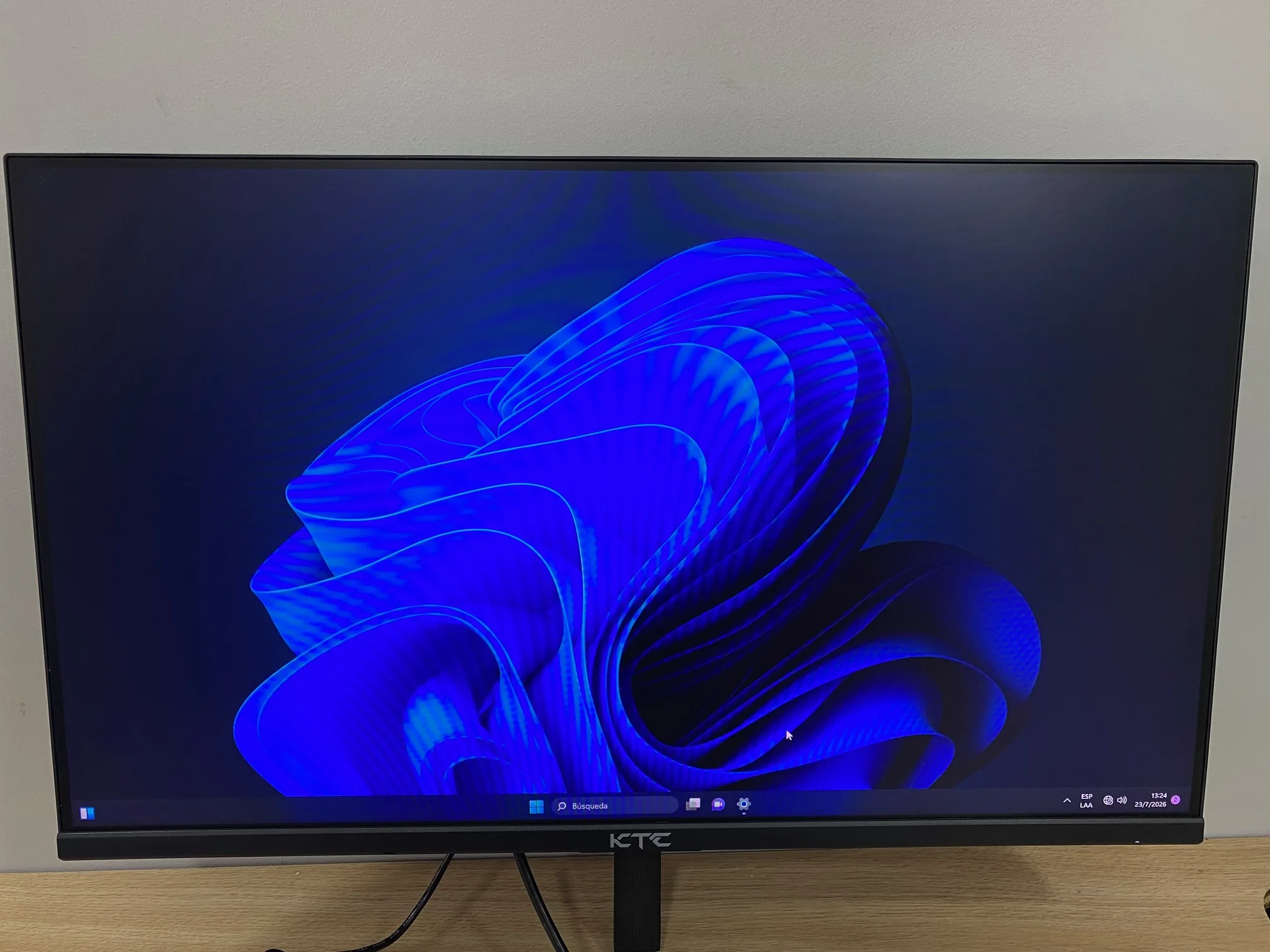 Monitor KTC 24GR680 24 Pulgadas 1 PIXEL QUEMADO PARTE INFERIOR CENTRO (Outlet)