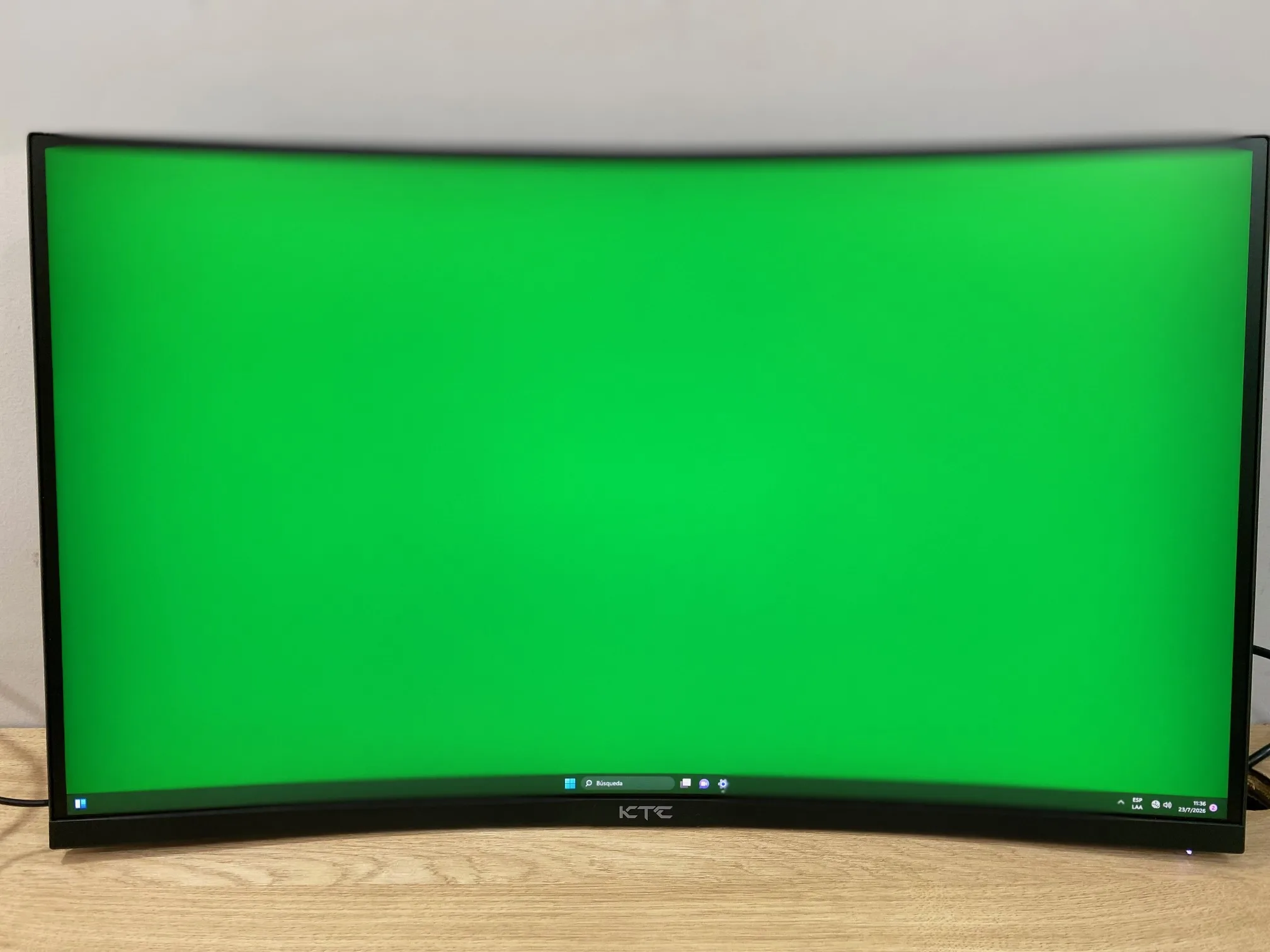 Monitor KTC 27SG850 27 Pulgadas 1 PIXEL QUEMADO PARTE INFERIOR CENTRO (Outlet)