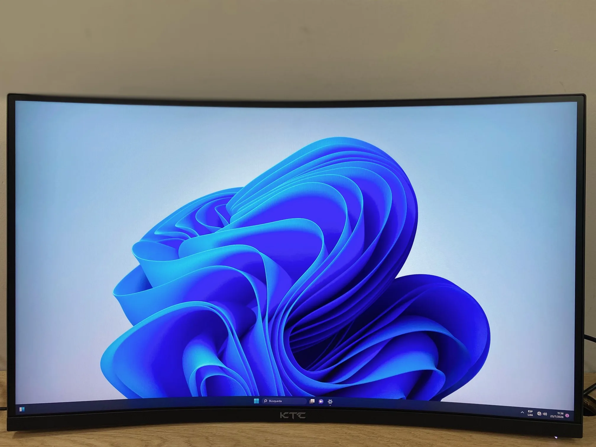 Monitor KTC 27SG850 27 Pulgadas 1 PIXEL QUEMADO PARTE INFERIOR CENTRO (Outlet)