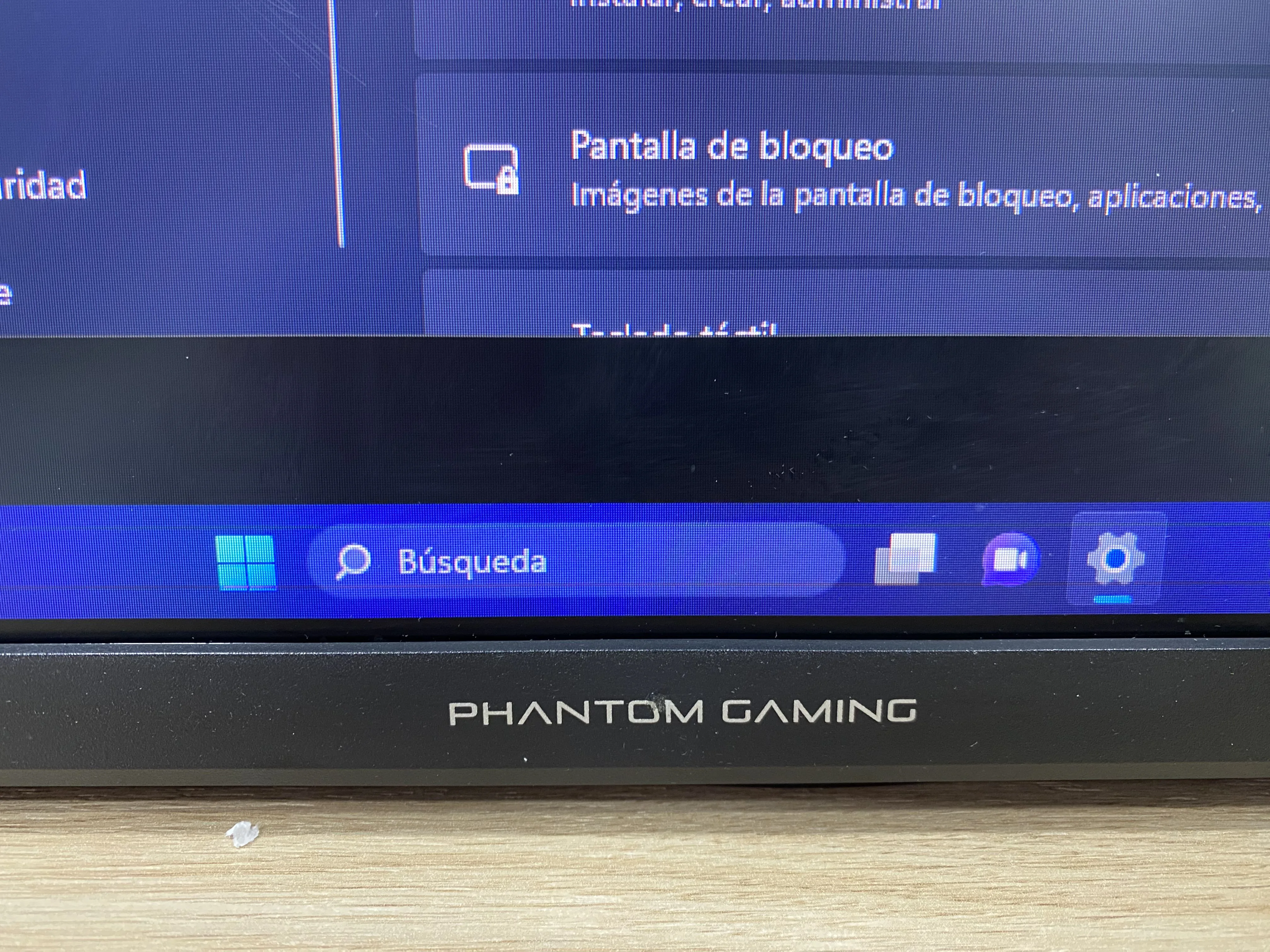 Monitor Asrock PG27FF1A 27 Pulgadas Linea de pixel horizontal parte superior e inferior de (Outlet)