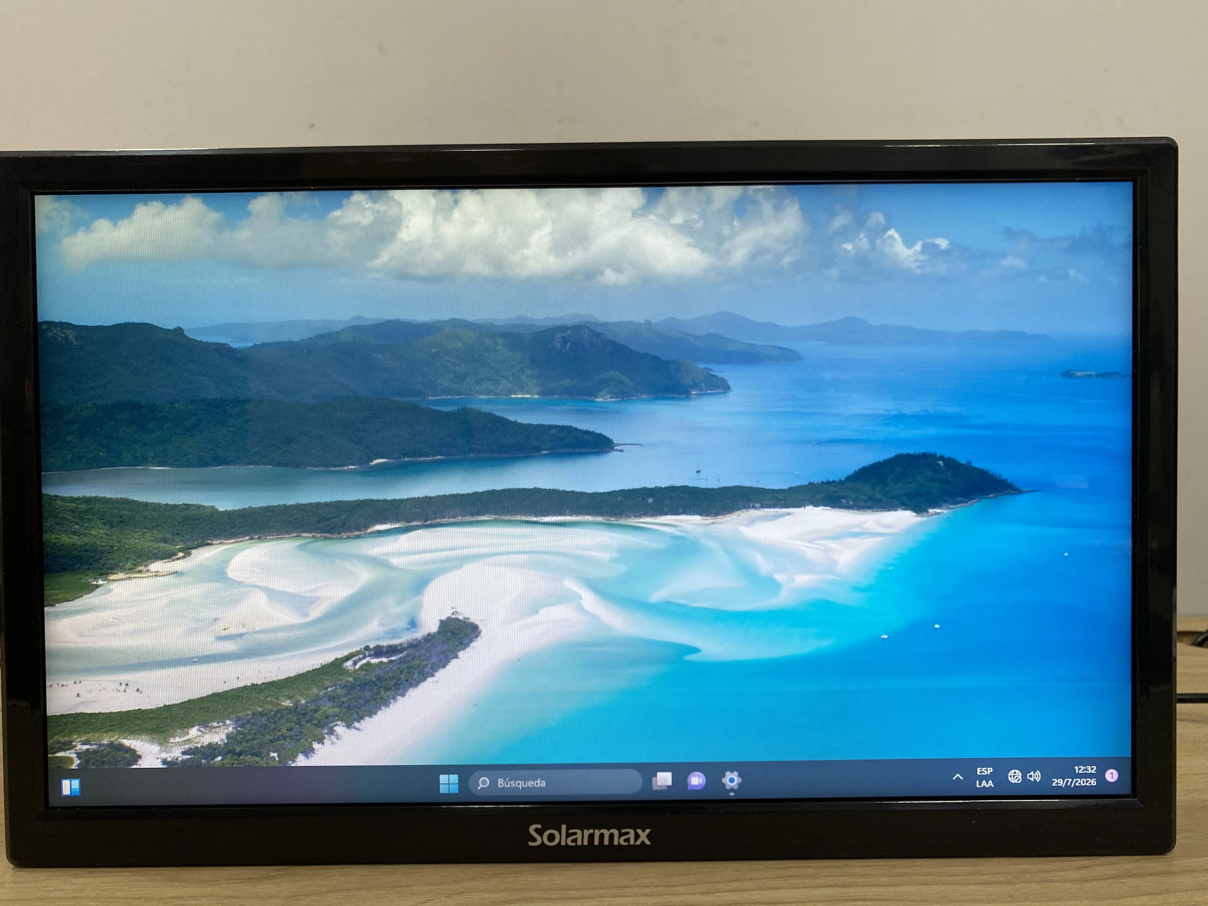 Monitor Solarmax SX19F2 19 Pulgadas 1 PIXEL QUEMADO + LINEA HORIZONTAL DISTORCIONA APENAS (Outlet)