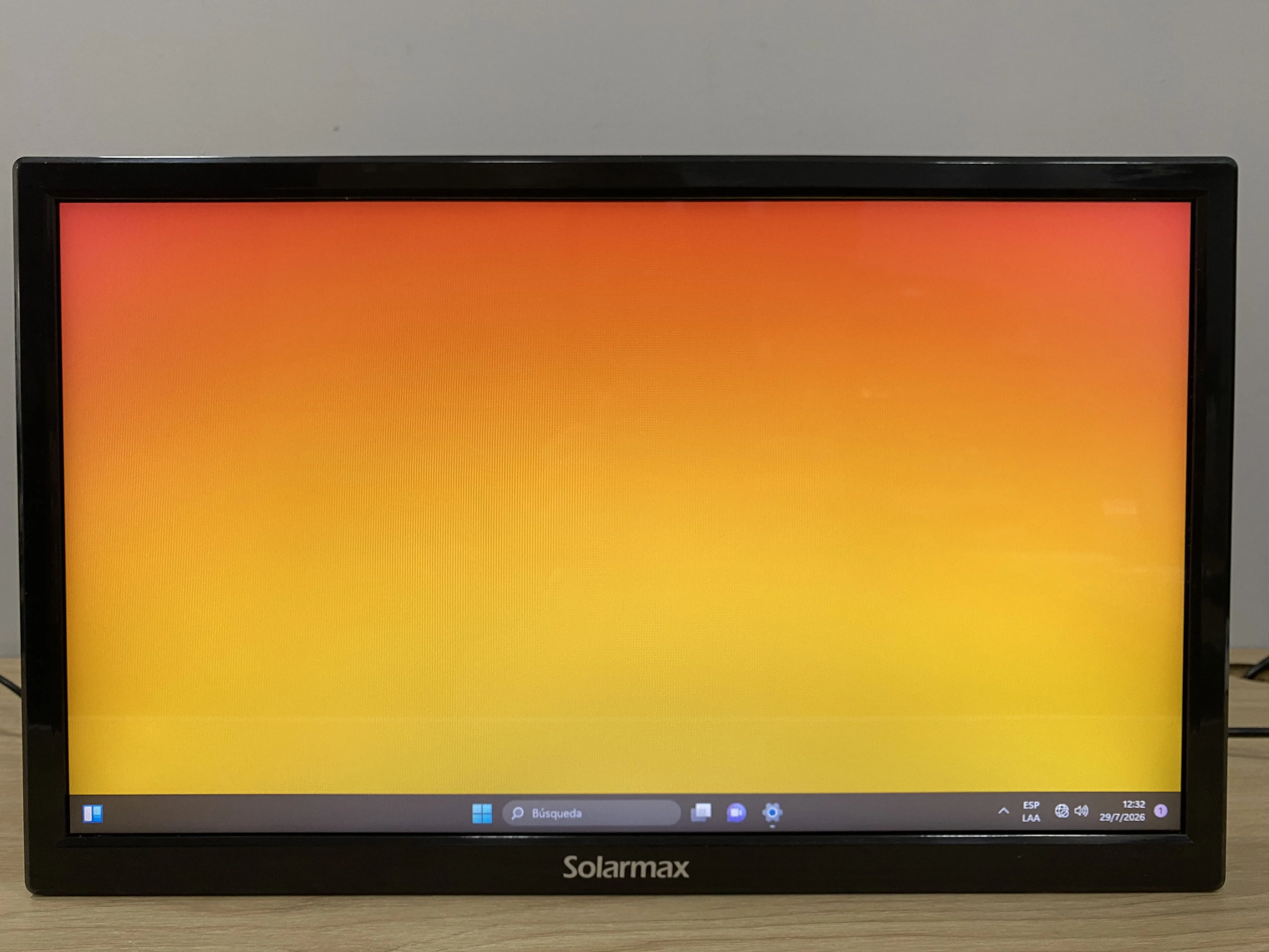 Monitor Solarmax SX19F2 19 Pulgadas 1 PIXEL QUEMADO + LINEA HORIZONTAL DISTORCIONA APENAS (Outlet)