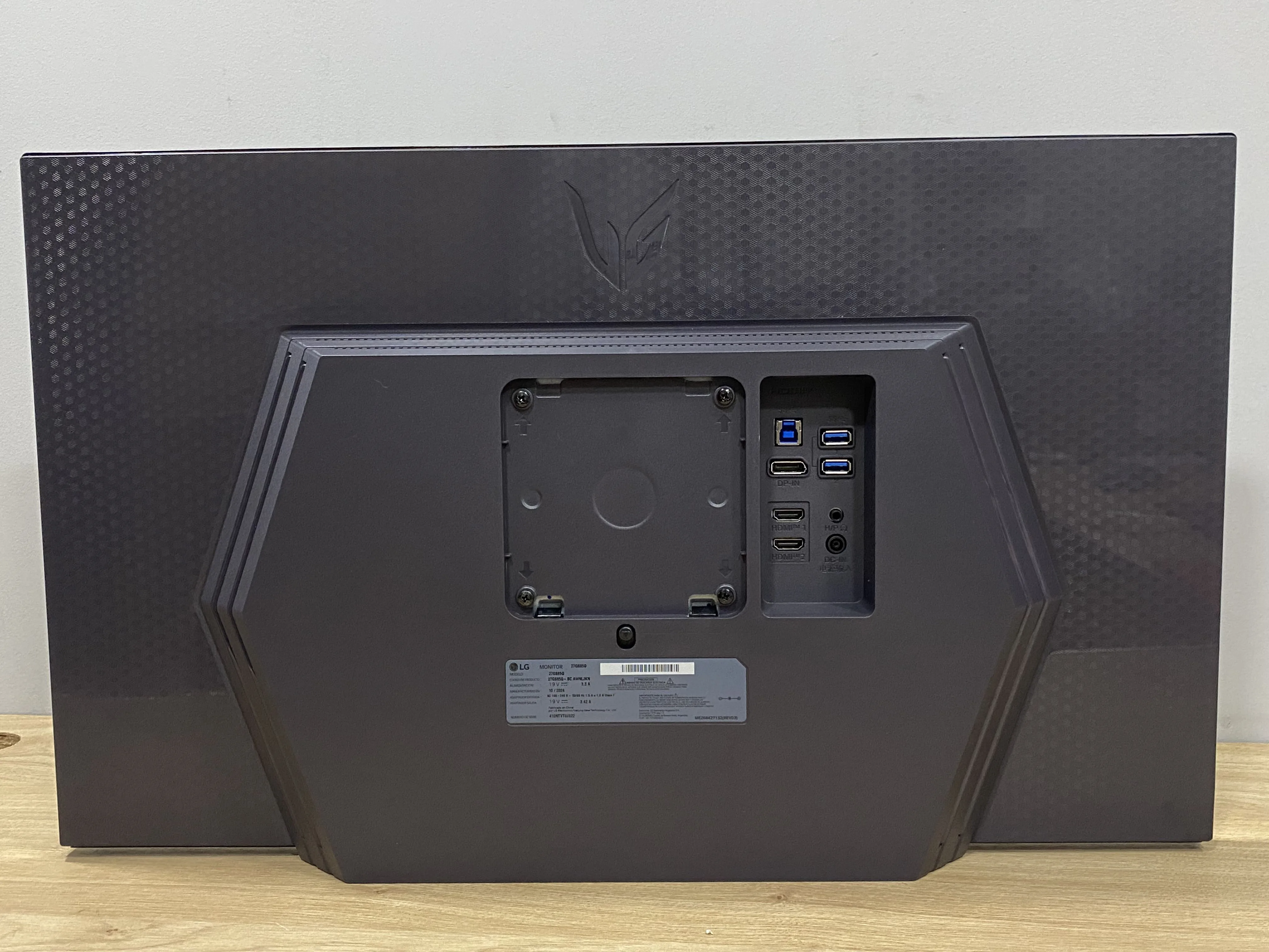 Monitor LG 24GS85Q 27 Pulgadas Caja Dañada (Outlet)