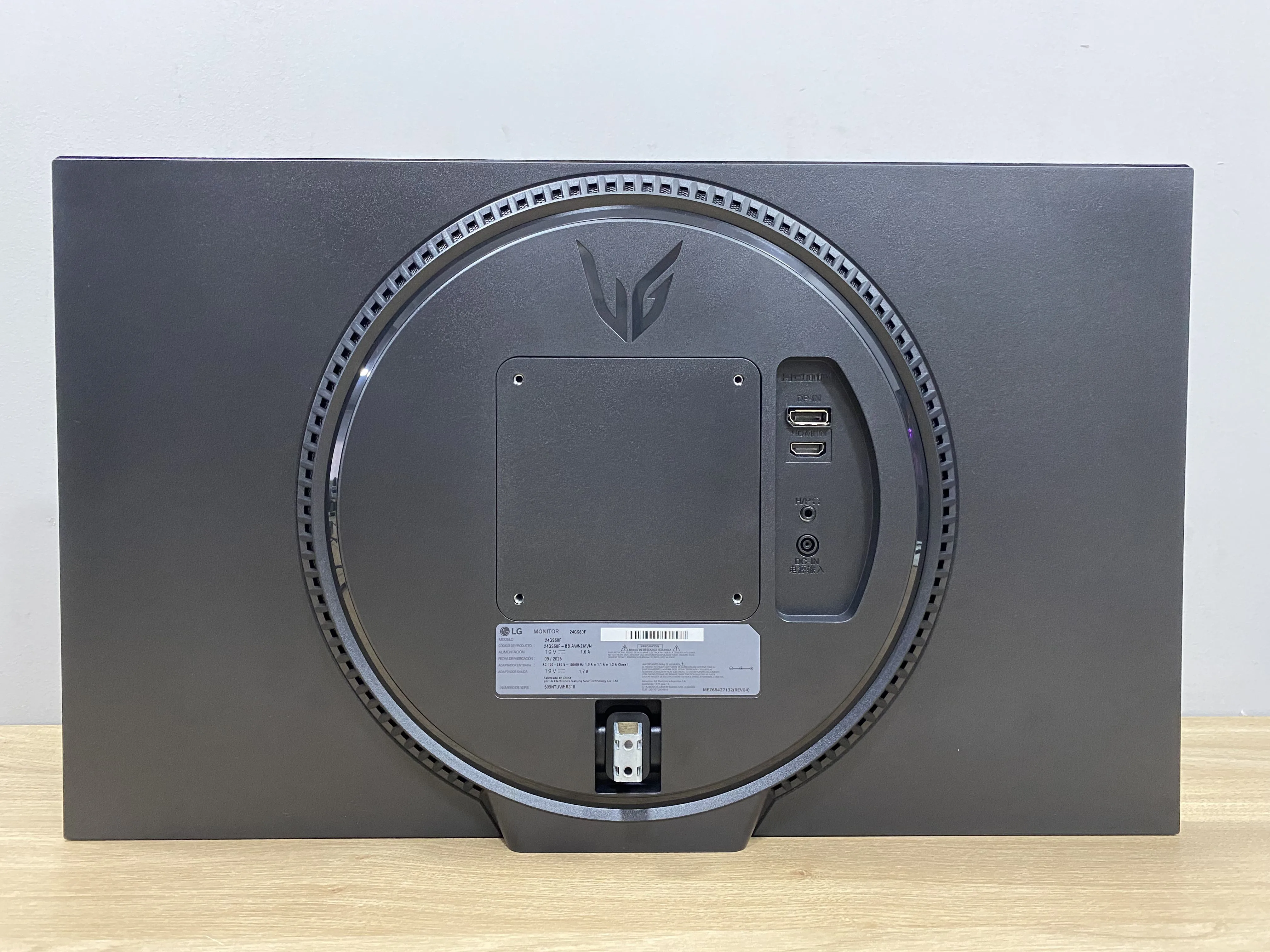 Monitor LG 24GS60F 24 Pulgadas Caja Dañada (Outlet)