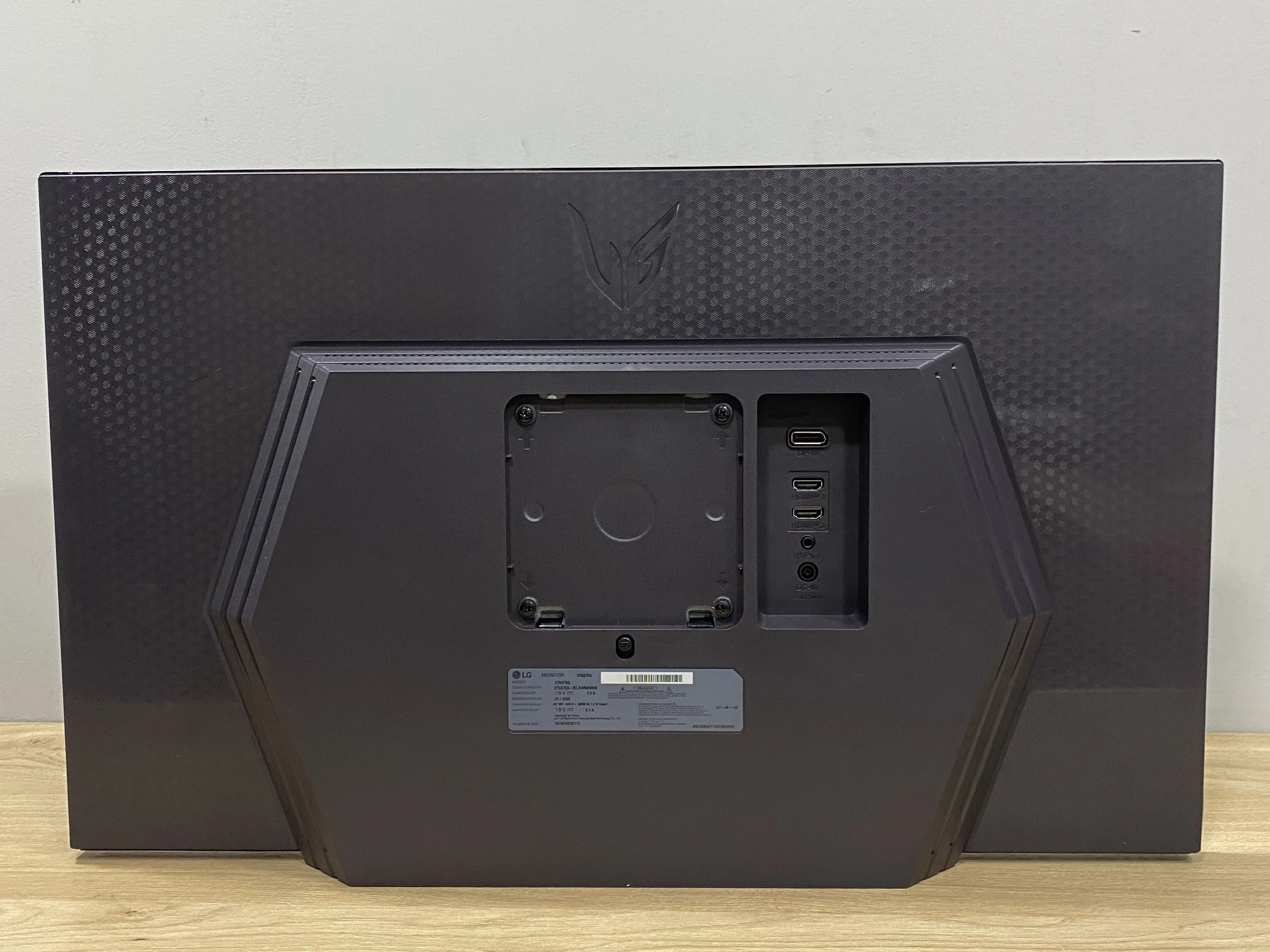 Monitor LG 27GS75Q 27 Pulgadas Caja Dañada (Outlet)