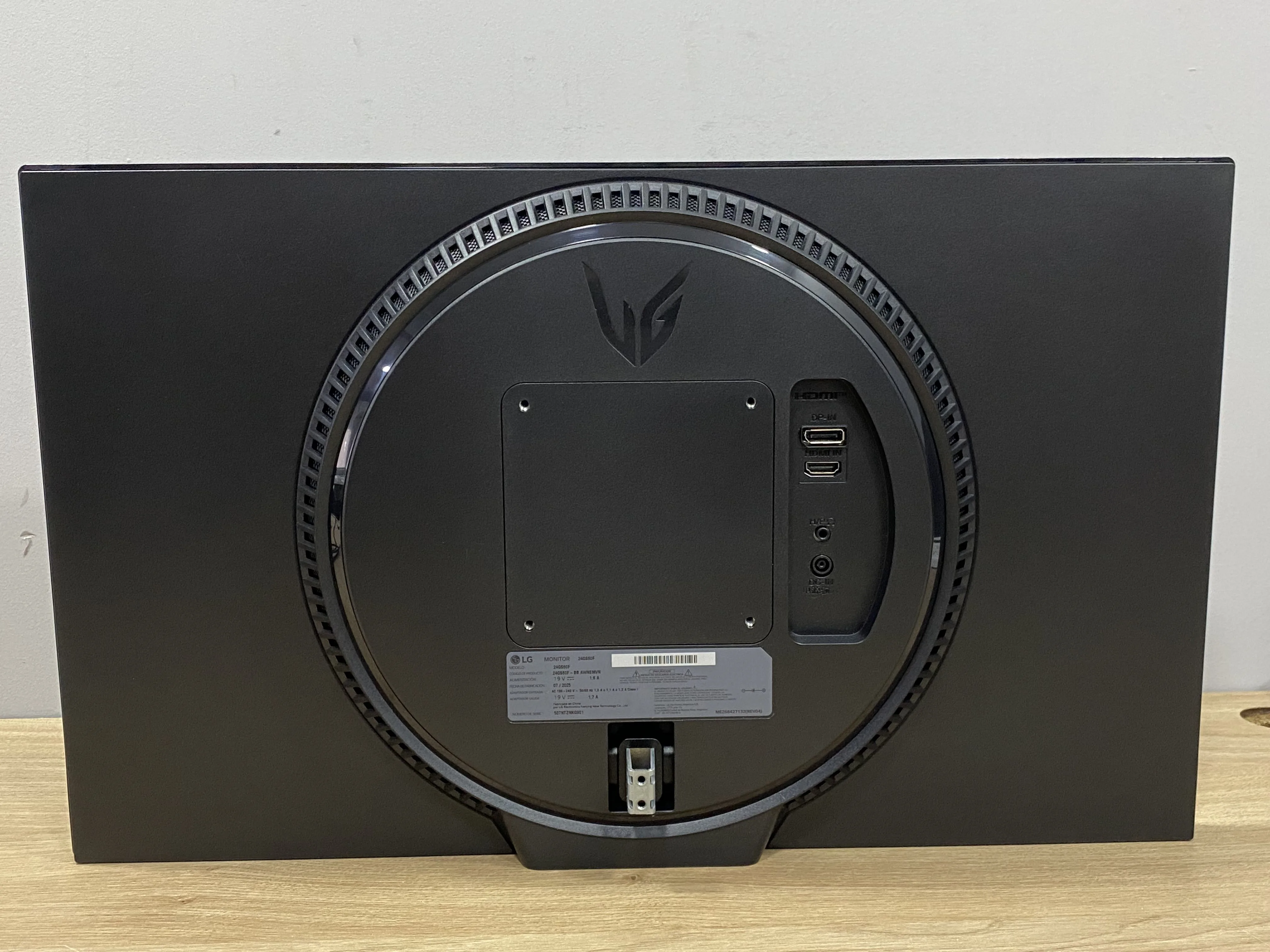 Monitor LG 24GS60F 24 Pulgadas Caja Dañada (Outlet)
