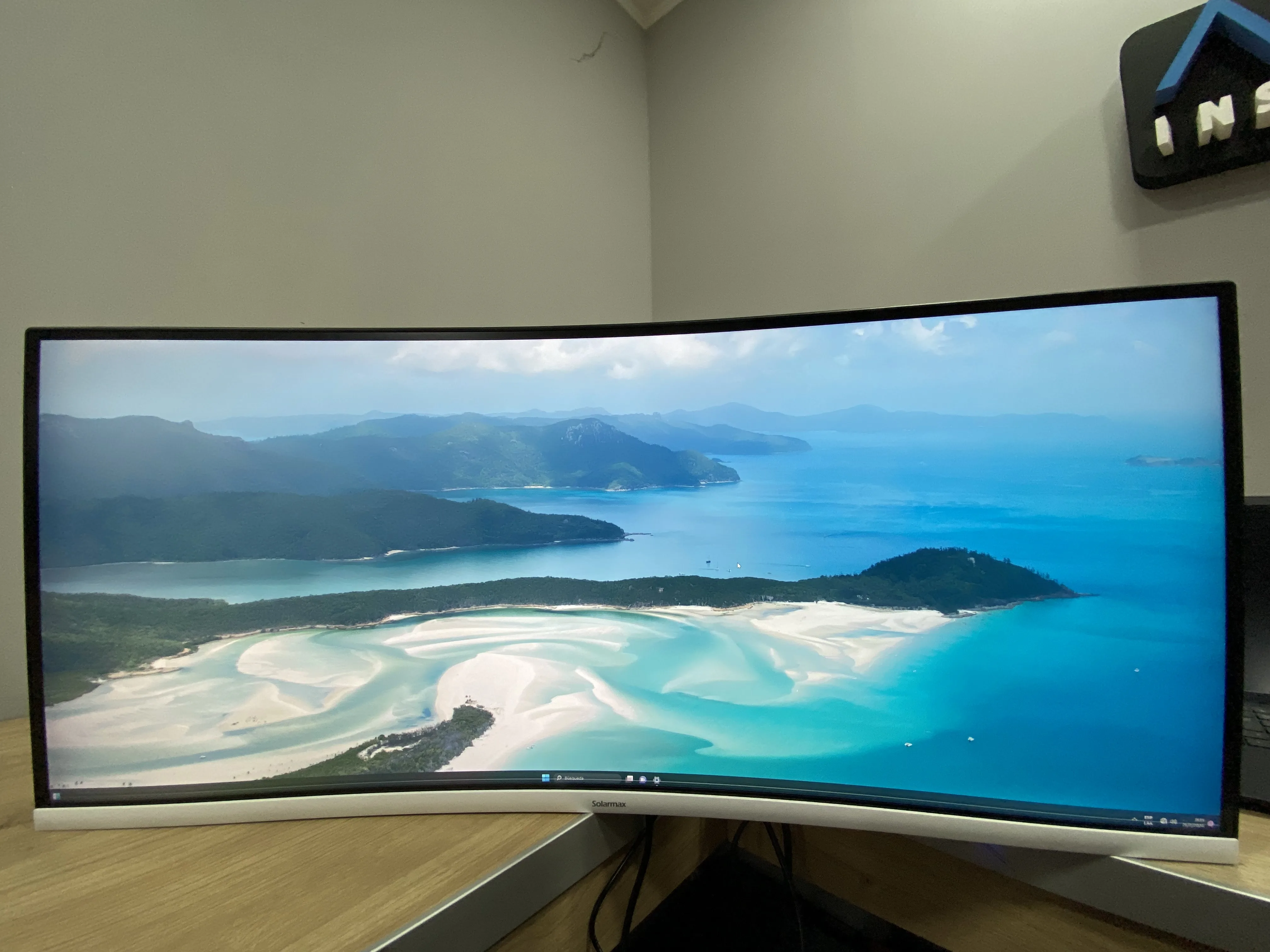 Ultra Wide Curved Monitor Solarmax White 34 pulgadas Linea de Pixeles Horizontales (Outlet)