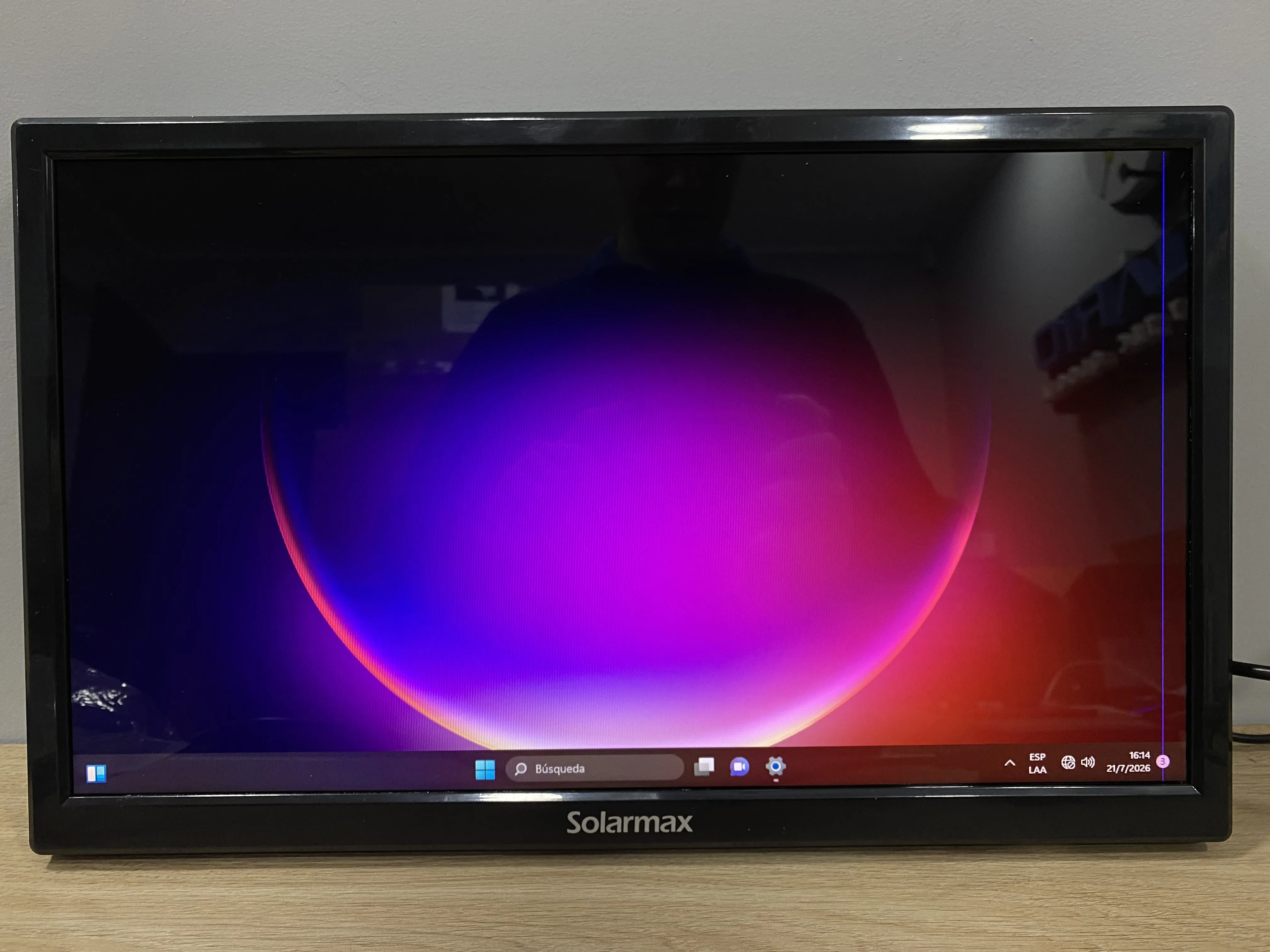 Monitor Solarmax SX19F2 de 19 pulgadas. Lineas de Pixeles Verticales S/Base pie  (Outlet)