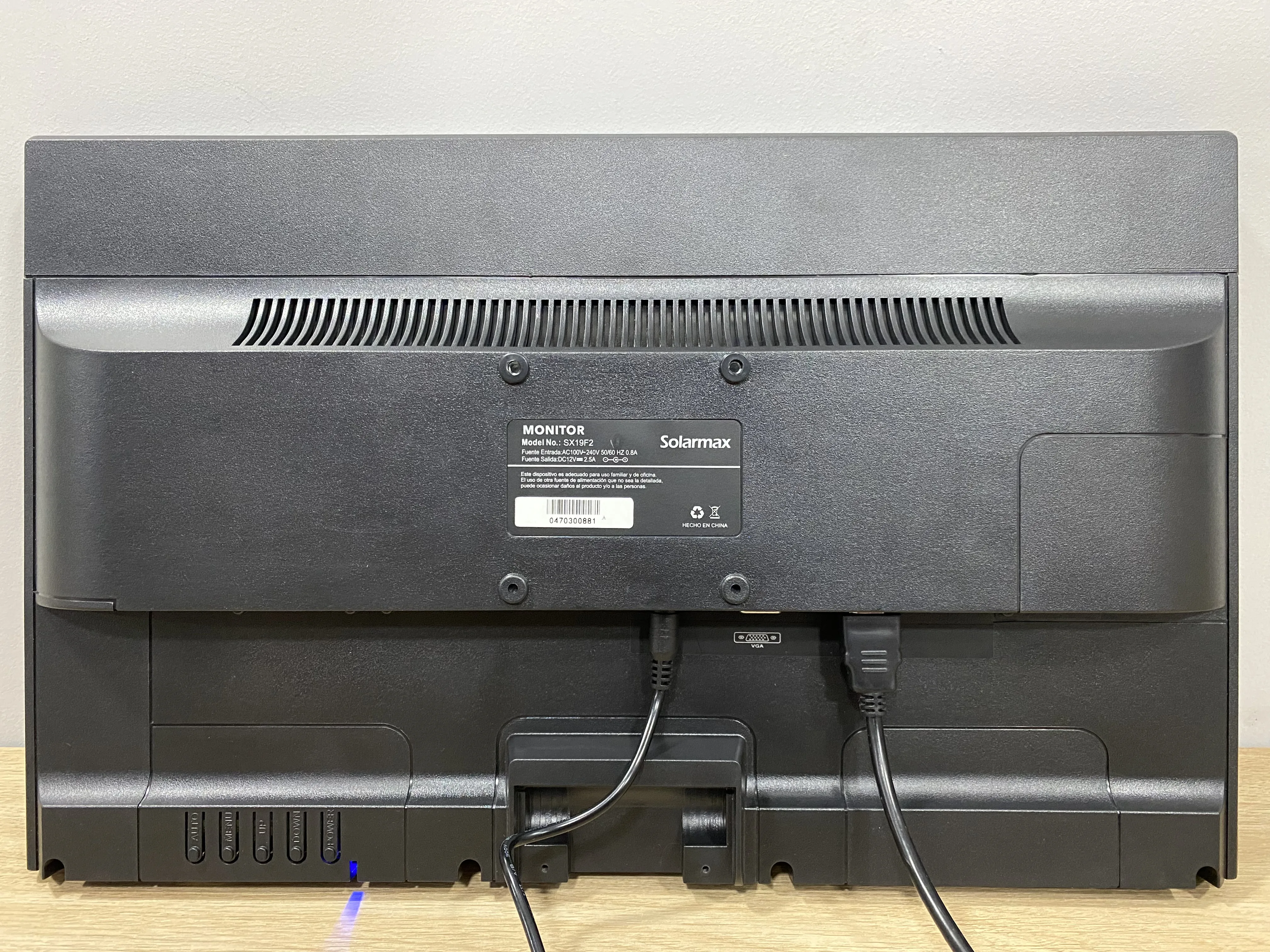 Monitor Solarmax SX19F2 de 19 pulgadas. Lineas de Pixeles Verticales S/Base pie  (Outlet)