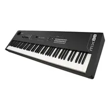 Sintetizador Piano Yamaha Mx88 Bk 88 Teclas - Color Negro
